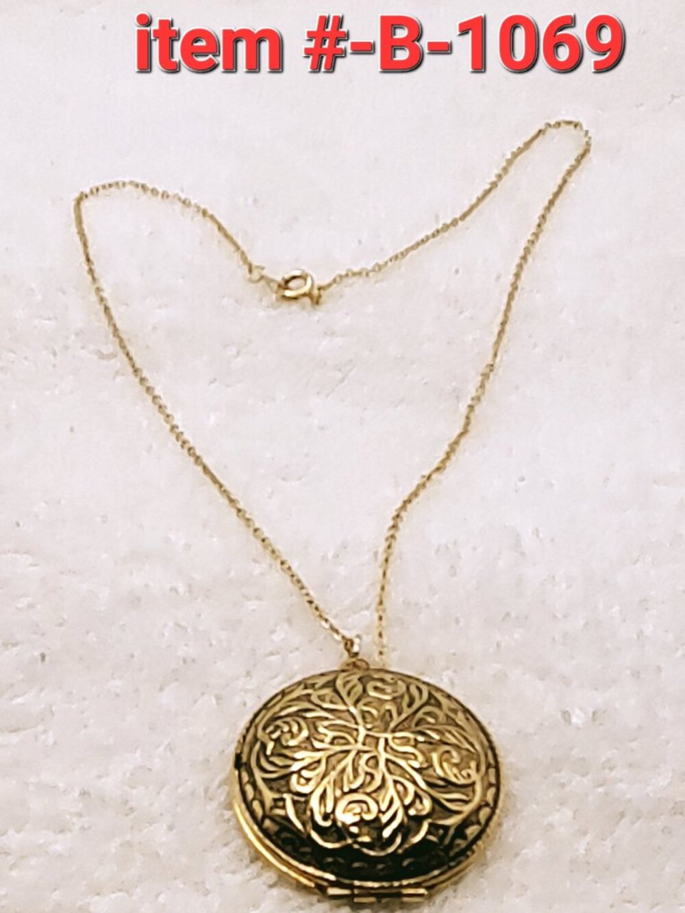 1 Gold Chain Locket Necklace, item # B- 1069,. wt . 14 grams.